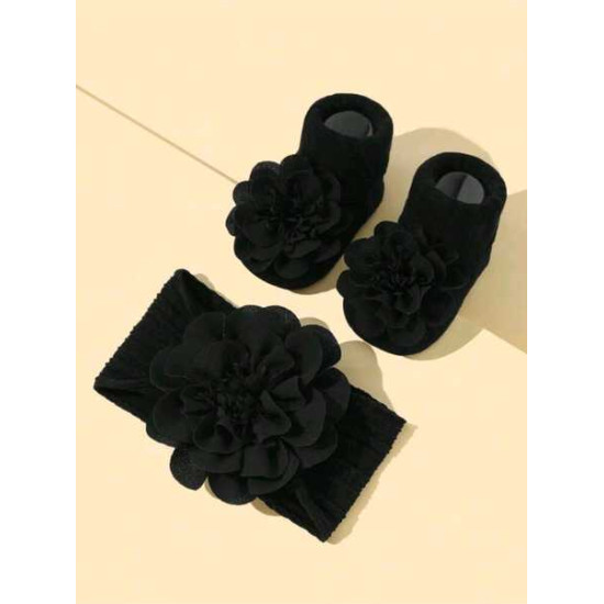 جوارب مانعة للانزلاق وربطة رأس بلون اسود الى 6 شهر