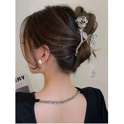 قباضة شعر بشكل زهرة بتعليقة فراشة 
