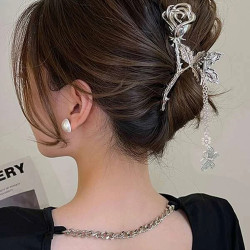 قباضة شعر بشكل زهرة بتعليقة فراشة 