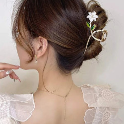 قباضة شعر بتصميم زهرة 