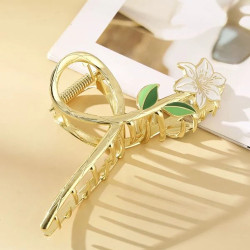 قباضة شعر بتصميم زهرة 