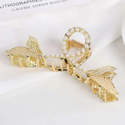 قباضة شعر بتصميم ذيل السمكة مزينة بلؤلؤ 