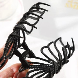 قباضة شعر حجر الراين بتصميم فراشة