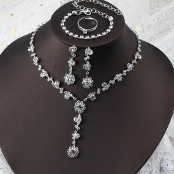 طقم اكسسوار بزهور حجر الراين - 5 قطع