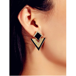 اقراط مزخرف بحجر الراين