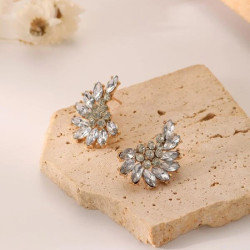 اقراط مسمار مزينة بحجر الراين 