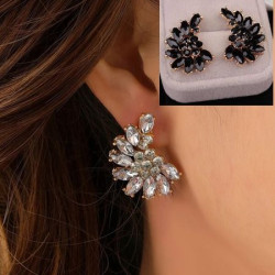 اقراط مسمار مزينة بحجر الراين 