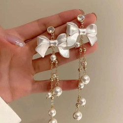 اقراط مزينة بلؤلؤ صناعي وفيونكات