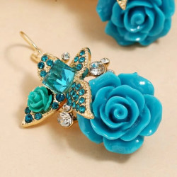 اقراط مزخرف بزهر ومنقوش بحجر الراين