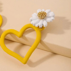 أقراط متدلي بديكور زهر وقلب