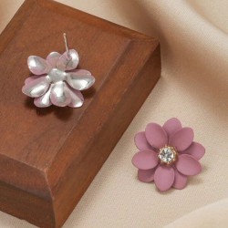 اقراط بديكور حجر الراين بشكل زهرة أرجواني