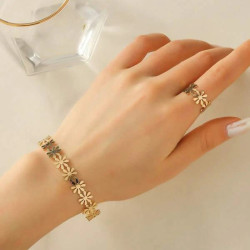 طقم سوار وخاتم باللون الذهبي