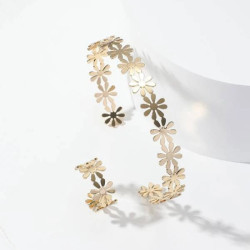 طقم سوار وخاتم باللون الذهبي