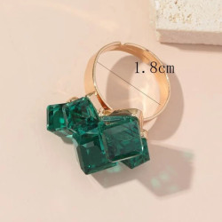 خاتم بديكور مكعب