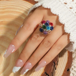 خاتم بشكل باقة الورود الملونة