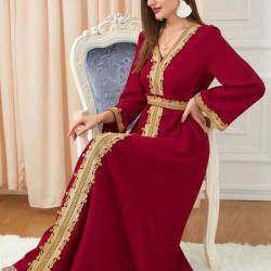 جلابية بكلفة من السيم الذهبي نمط عربي