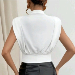 بلوزة موحدة اللون خط عنق مفتوح وساة كتف