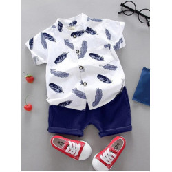 بنطلون قصير مع شميز بطباعة ريشة للاطفال الصغار