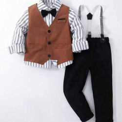 طقم ولادي بقميص مخطط 