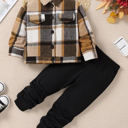 طقم شميز بطباعة مربعات وبنطلون رياضي 4-7 سنة