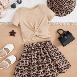 تنورة وتي شيرت وقبعة للبنات 