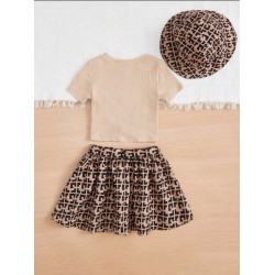 تنورة وتي شيرت وقبعة للبنات 