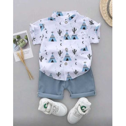 طقم ولادي قميص ازرق وابيض مخطط مع شورت ابيض 