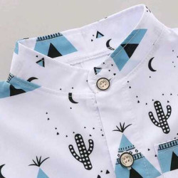 طقم ولادي قميص ازرق وابيض مخطط مع شورت ابيض 