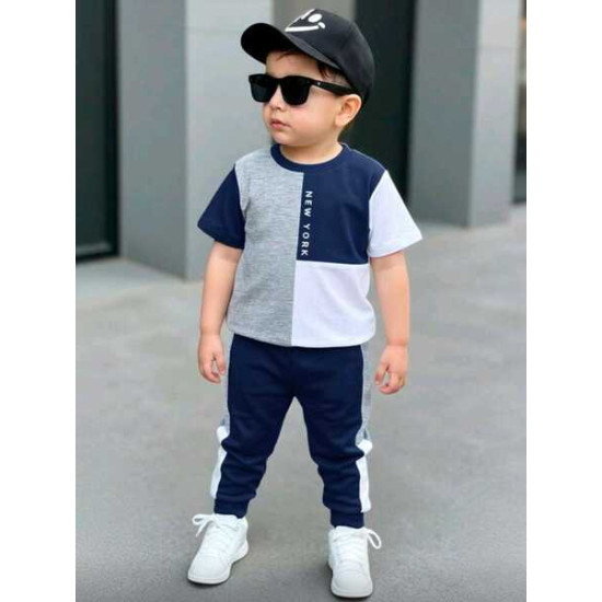 طقم للأطفال الصغار ناعم وانيق