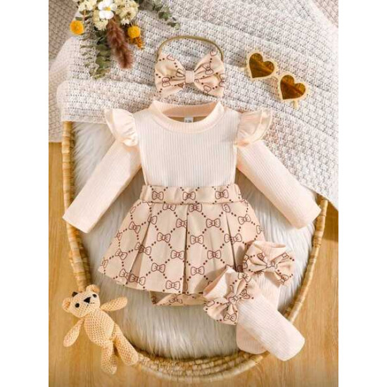 طقم بناتي للمواليد مع ربطة راس وجوارب