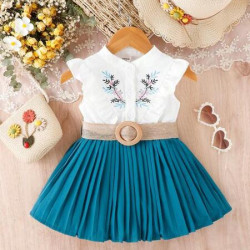 فستان بحزام مطرز ازهار وكسرات للبنات الصغار