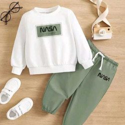 بلوفر وبنطلون بطباعة احرف للأولاد الصغار