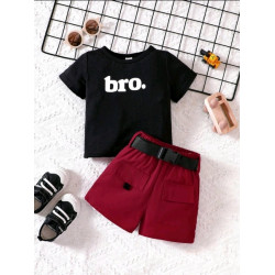 للأولاد الصغار تي شيرت وشورت وحزام