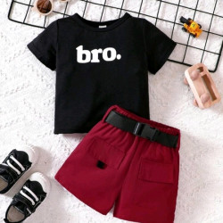للأولاد الصغار تي شيرت وشورت وحزام