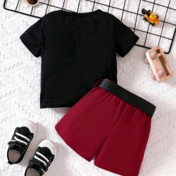 للأولاد الصغار تي شيرت وشورت وحزام