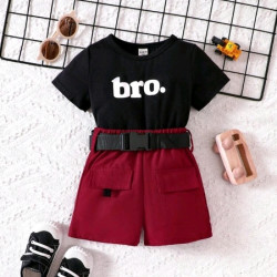 للأولاد الصغار تي شيرت وشورت وحزام