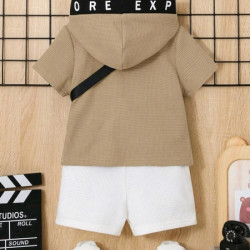 تي شيرت بقبعة وشورت وحقيبة للأولاد الصغار