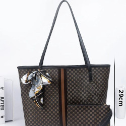 حقيبة يد برسوم هندسية مع حقيبة صغير 