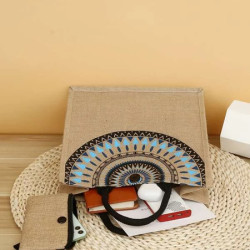 حقيبة بطباعة جرافيك مع محفظة صغيرة 