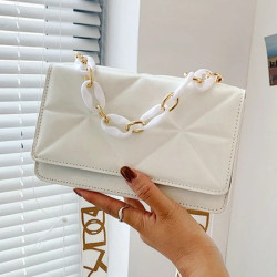 حقيبة مربعة موحدة اللون ابيض