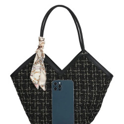 حقيبة كتف بنمط مربعات بوشاح