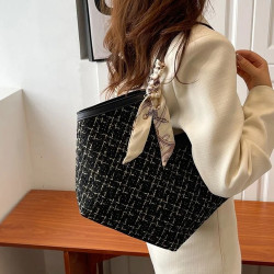 حقيبة كتف بنمط مربعات بوشاح