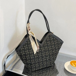 حقيبة كتف بنمط مربعات بوشاح