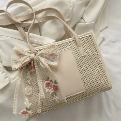 حقيبة كتف مزخرفة بفيونكة تطريز باللون البيج 