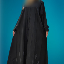 عباية كلوش بكسرات وفصوص ناعمة من الامام والخلف