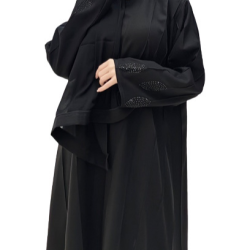 عباية كلوش بكسرات وفصوص ناعمة من الامام والخلف